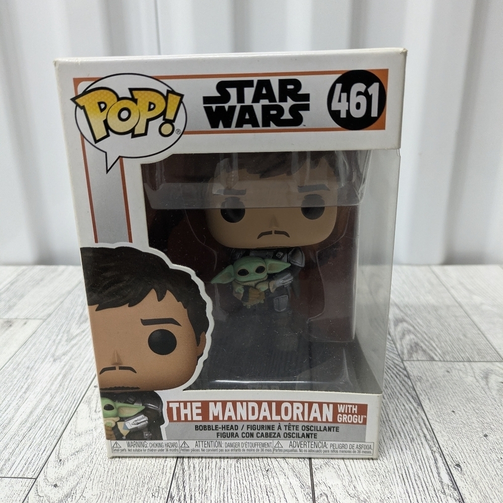 Funko Pop  461 Star Wars Mandalorian with Grogu Figure